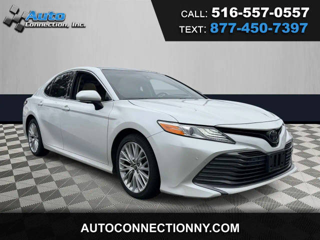 2018 Toyota Camry XLE V6 FWD photo