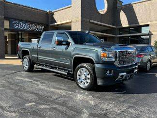 2018 GMC Sierra 2500HD Denali 4WD photo