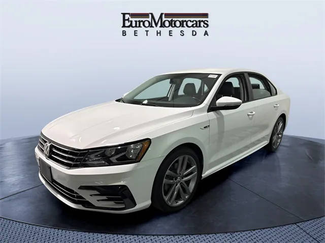 2018 Volkswagen Passat R-Line FWD photo