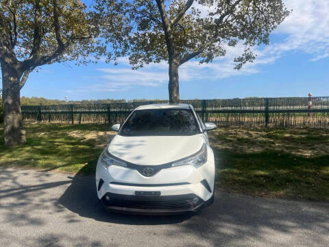2018 Toyota C-HR XLE Premium FWD photo