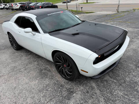 2017 Dodge Challenger SXT RWD photo