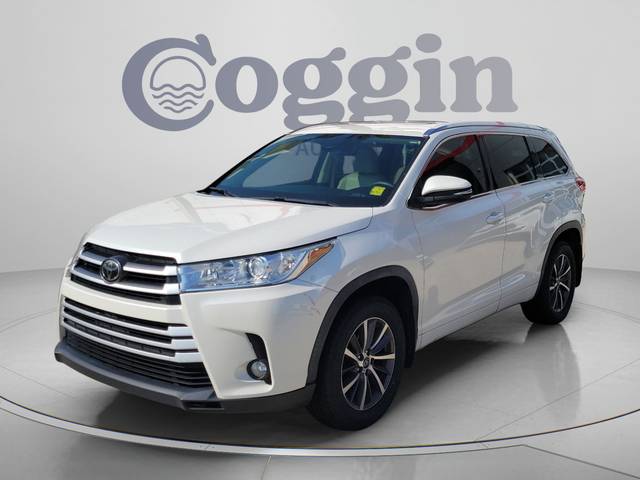 2018 Toyota Highlander SE FWD photo