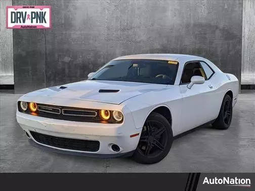 2015 Dodge Challenger SXT RWD photo