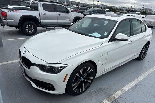 2018 BMW 3 Series 330e iPerformance RWD photo