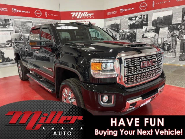 2018 GMC Sierra 2500HD Denali 4WD photo