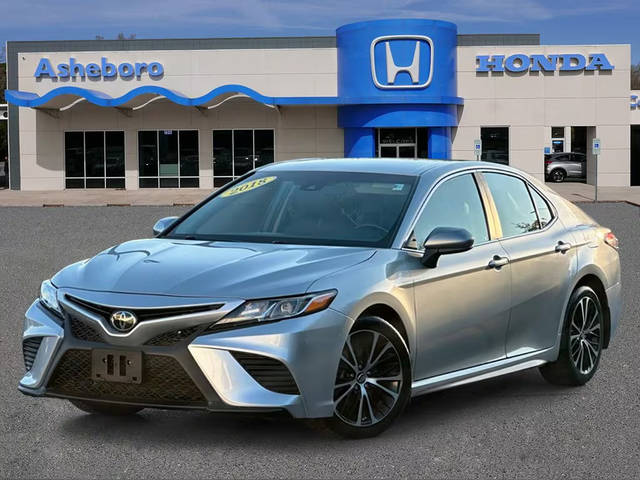 2018 Toyota Camry SE FWD photo