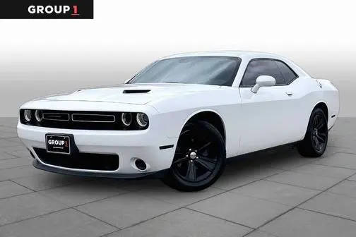 2018 Dodge Challenger SXT RWD photo