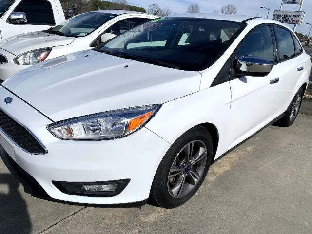 2018 Ford Focus SE FWD photo