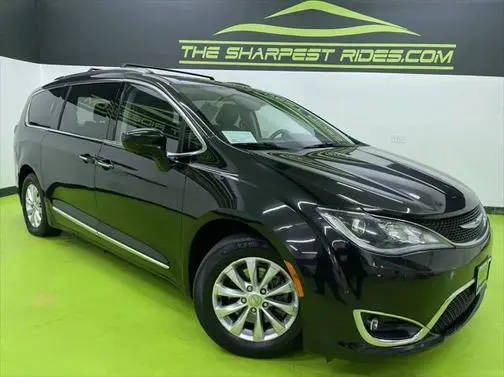 2018 Chrysler Pacifica Minivan Touring L FWD photo