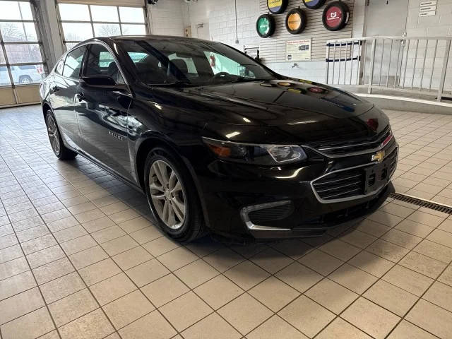 2017 Chevrolet Malibu LT FWD photo