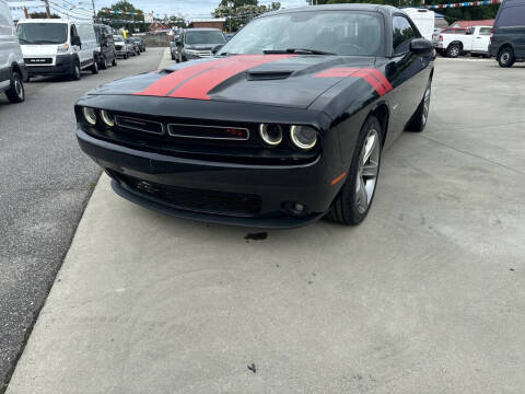 2015 Dodge Challenger R/T RWD photo