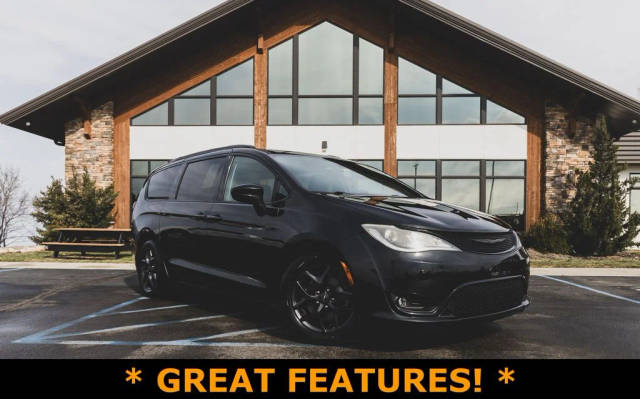 2018 Chrysler Pacifica Minivan Touring L FWD photo
