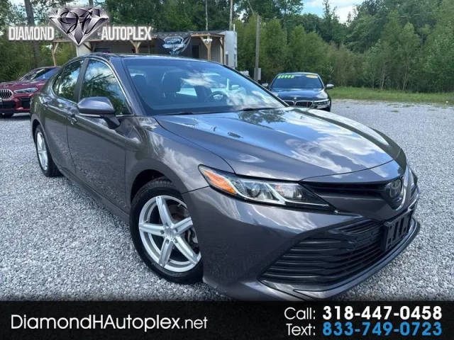 2018 Toyota Camry LE FWD photo