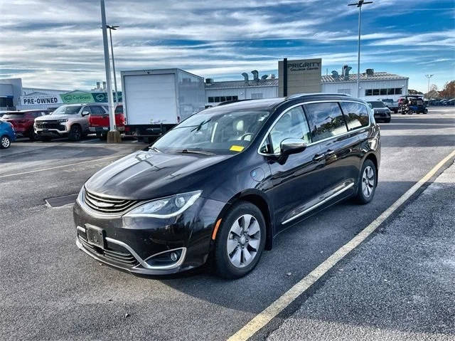 2018 Chrysler Pacifica Minivan Hybrid Limited FWD photo