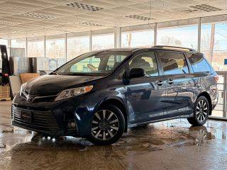 2018 Toyota Sienna XLE AWD photo