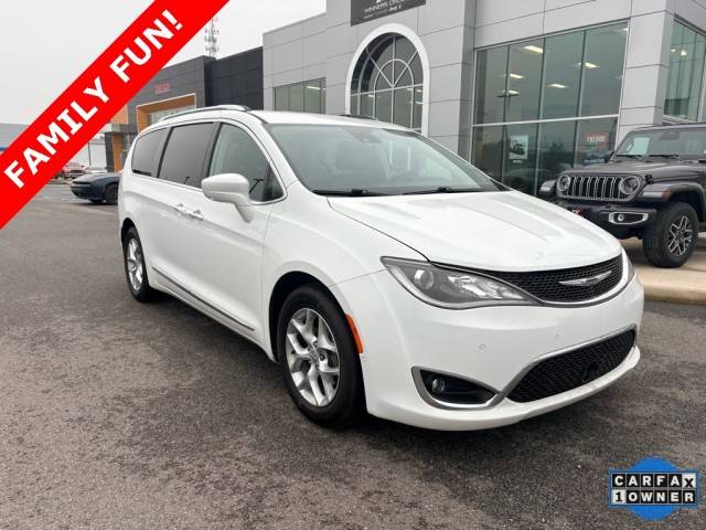 2018 Chrysler Pacifica Minivan Touring L FWD photo
