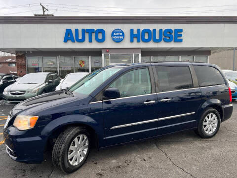 2015 Chrysler Town and Country Touring FWD photo