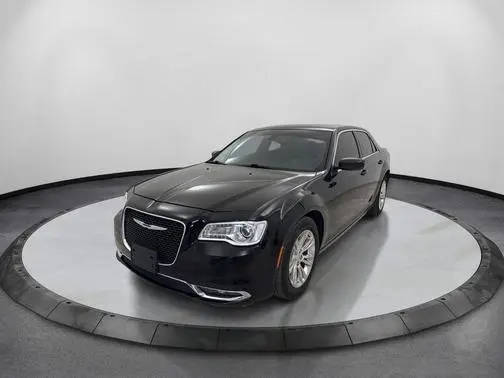 2018 Chrysler 300 Touring RWD photo