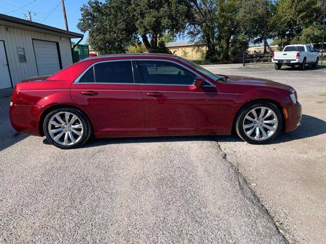 2018 Chrysler 300 Touring L RWD photo