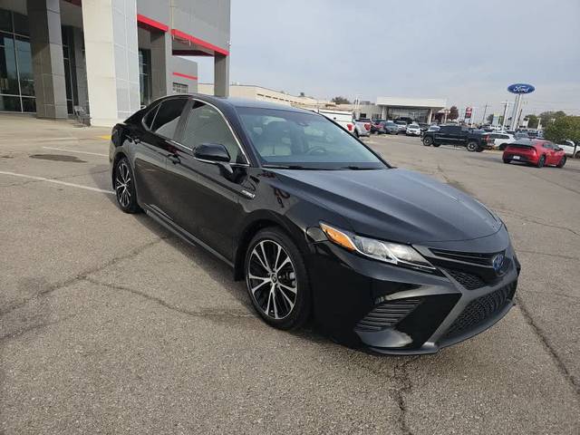 2018 Toyota Camry Hybrid SE FWD photo