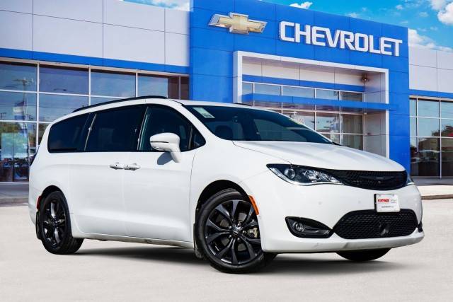 2018 Chrysler Pacifica Minivan Limited FWD photo