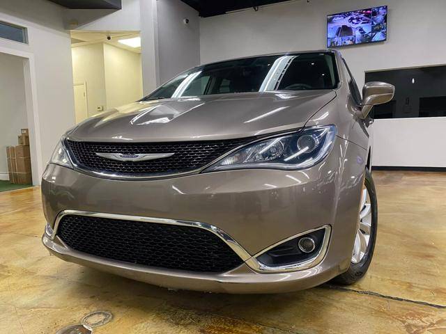 2018 Chrysler Pacifica Minivan Touring Plus FWD photo