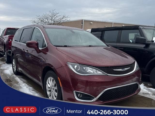 2018 Chrysler Pacifica Minivan Touring Plus FWD photo