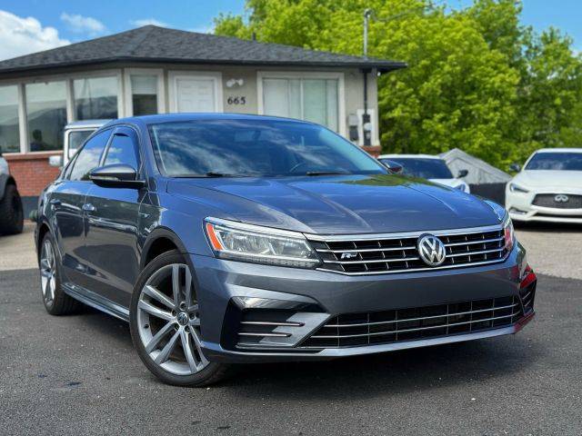 2018 Volkswagen Passat R-Line FWD photo