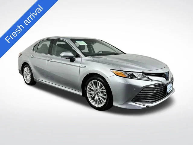 2018 Toyota Camry Hybrid XLE FWD photo