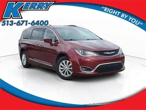 2018 Chrysler Pacifica Minivan Touring L FWD photo