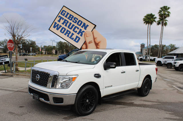 2017 Nissan Titan SV RWD photo