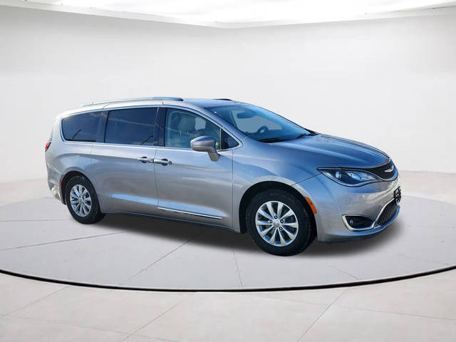 2018 Chrysler Pacifica Minivan Touring L FWD photo