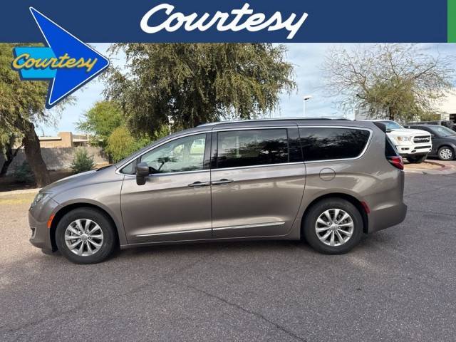 2018 Chrysler Pacifica Minivan Touring L FWD photo