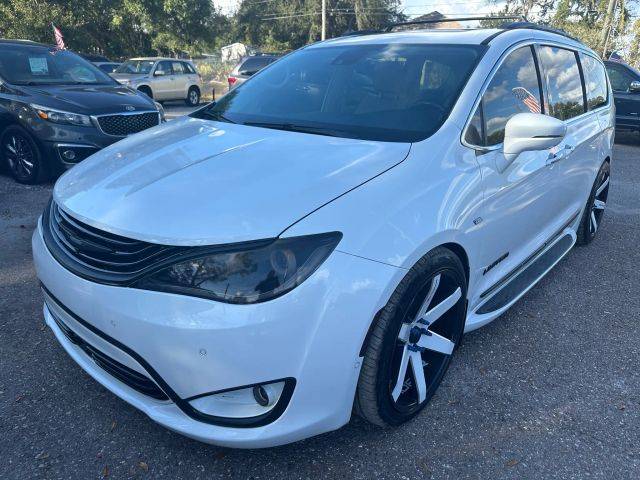 2017 Chrysler Pacifica Minivan Limited FWD photo