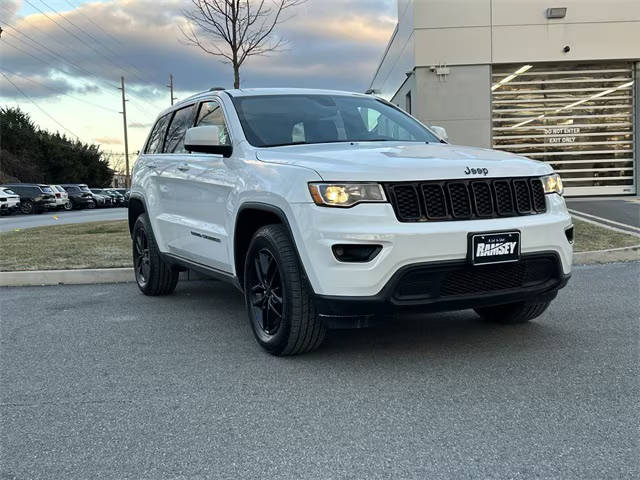 2018 Jeep Grand Cherokee Laredo E 4WD photo