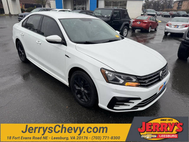 2018 Volkswagen Passat R-Line FWD photo