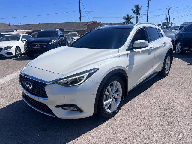 2018 Infiniti QX30 Premium FWD photo