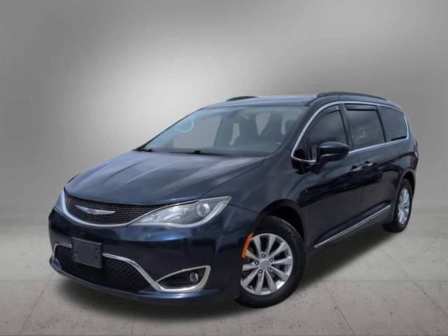 2017 Chrysler Pacifica Minivan Touring-L FWD photo