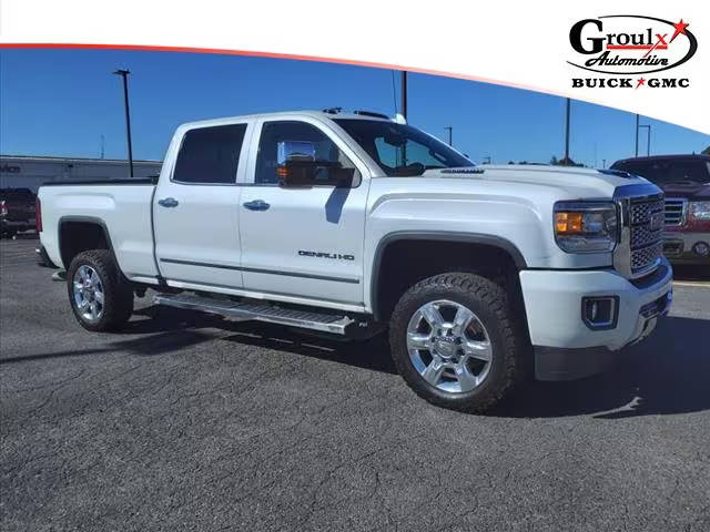 2018 GMC Sierra 2500HD Denali 4WD photo