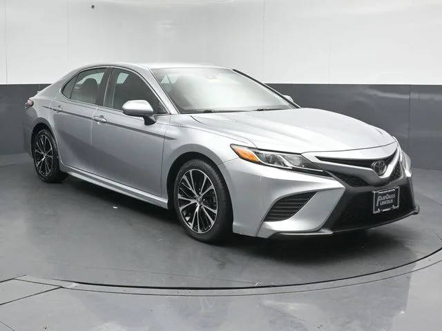2018 Toyota Camry SE FWD photo