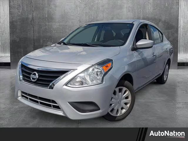 2016 Nissan Versa SV FWD photo
