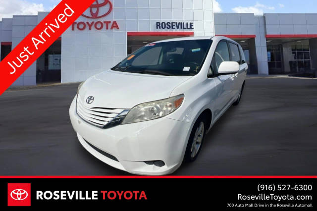 2016 Toyota Sienna LE FWD photo