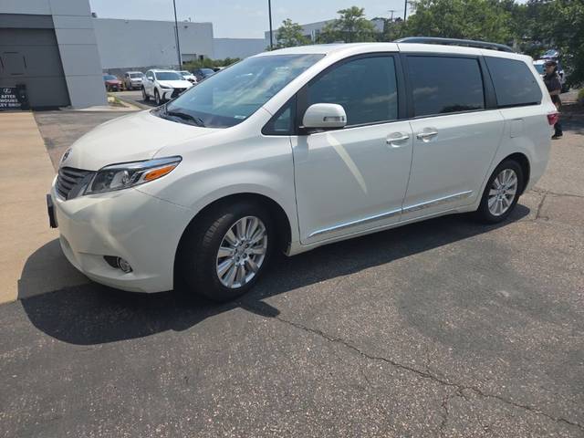 2017 Toyota Sienna Limited Premium FWD photo