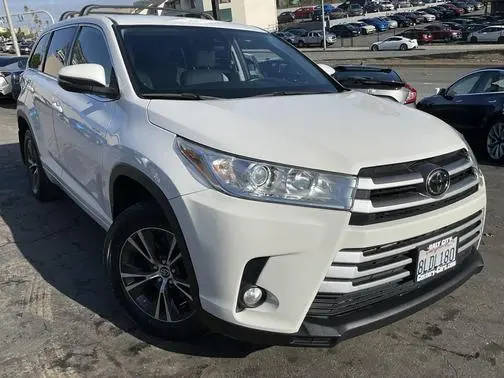 2018 Toyota Highlander LE Plus AWD photo