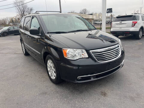 2016 Chrysler Town and Country Touring FWD photo