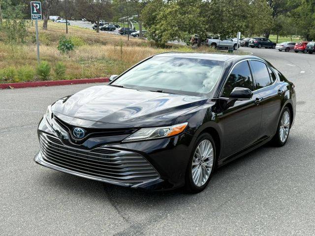 2018 Toyota Camry Hybrid XLE FWD photo