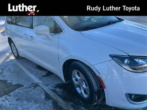 2018 Chrysler Pacifica Minivan Hybrid Touring Plus FWD photo