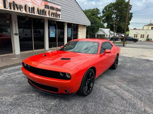 2018 Dodge Challenger SXT RWD photo