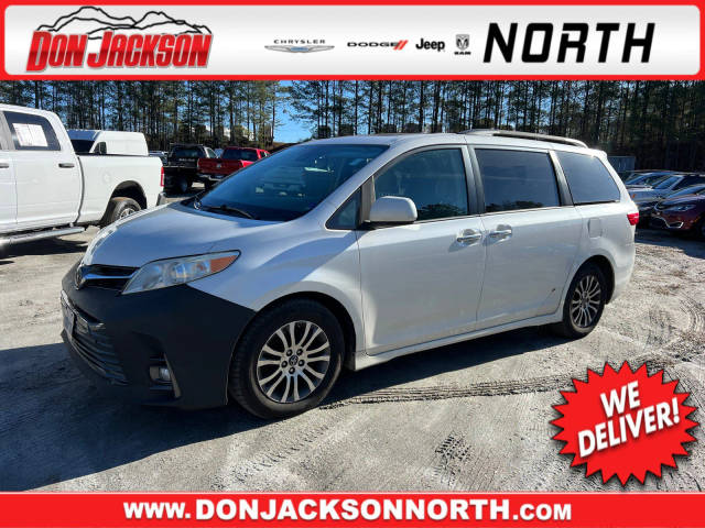 2018 Toyota Sienna XLE FWD photo