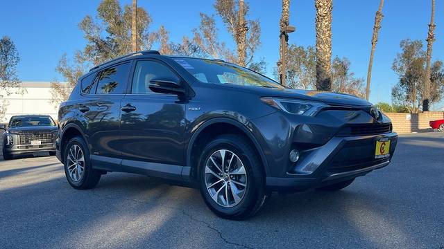 2018 Toyota RAV4 Hybrid XLE AWD photo